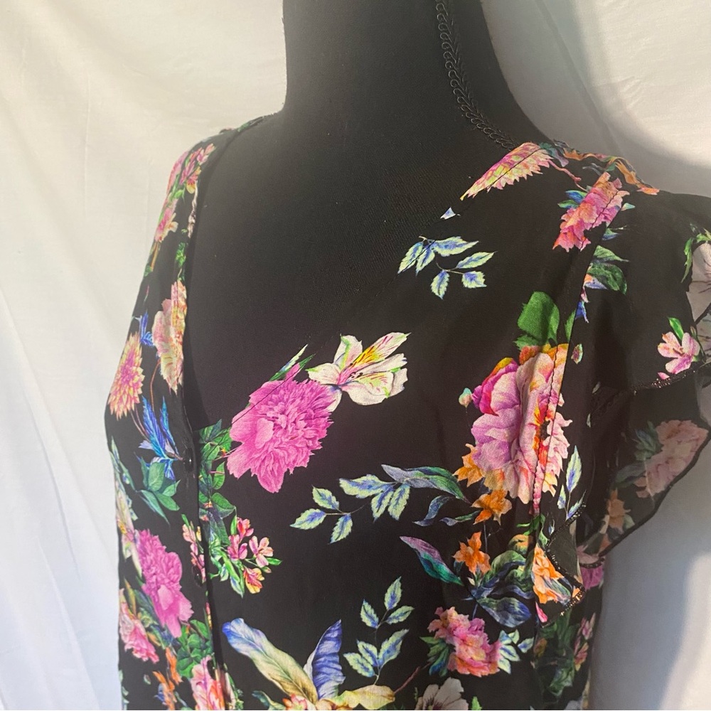 Astrid black‎ floral flutter sleeve top Size S NWT